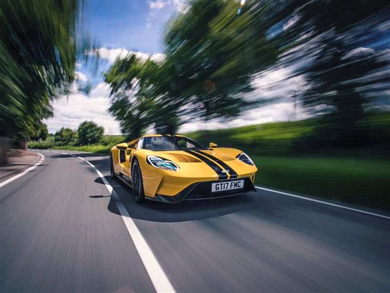 Ford GT - der ultimative Supersportwagen verfügt über 50 Sensoren, 25 Computer-Systeme ... und zwei Becherhalter